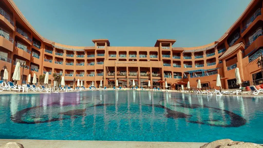 الفندق كانكون بيتش ريزورت - العين السخنة